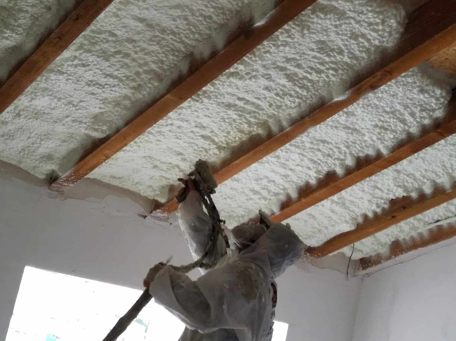 ÇATI DAİRESİ SPREY POLİÜRETAN KÖPÜK ISI YALITIMI